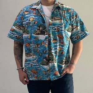 Men’s Hilo Hattie Hawaiian shirt sleeve button down shirt